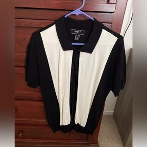 Size medium for men , t shirt black and white is a great clothe